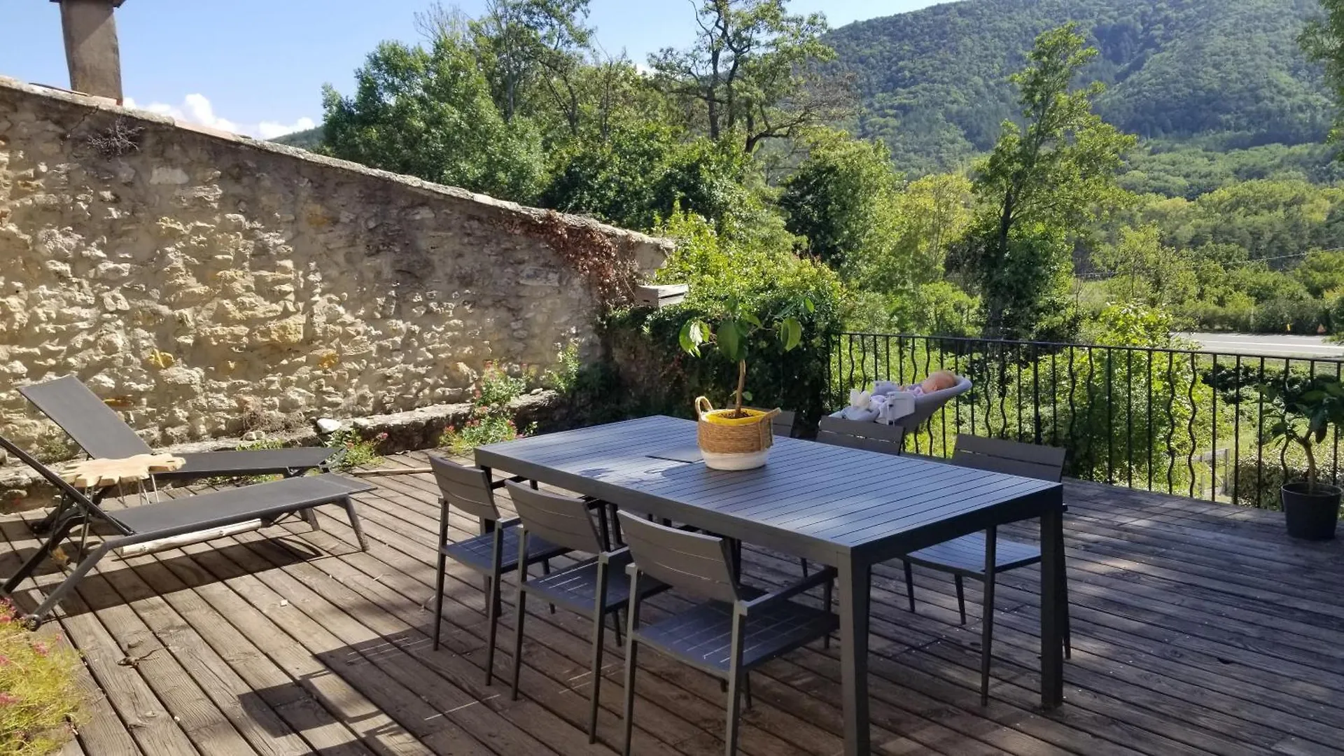 Holiday home Gite La Vie Est Belle Le Poet-Laval